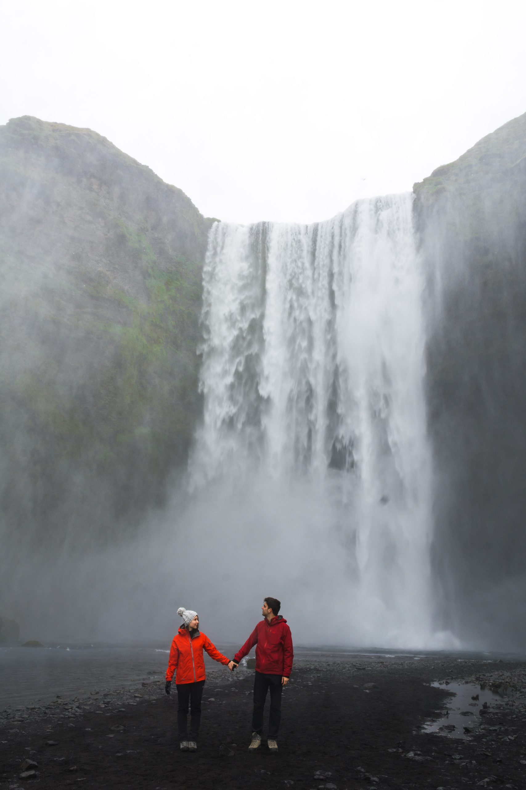 Par vid vattenfall